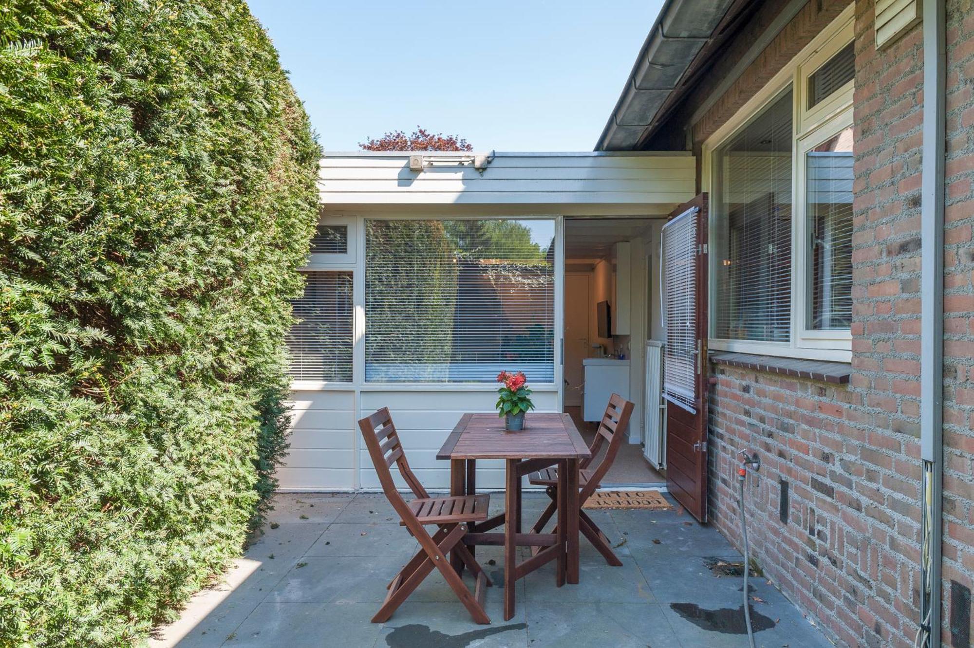 Backroom In With Private Garden Very Near Centre And Tue Séjour chez l'habitant